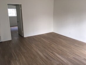 1114 W 18th St-Unit -8 in Los Angeles, CA - Foto de edificio - Building Photo