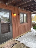 12 Stonehill Dr in Vernon, NJ - Building Photo