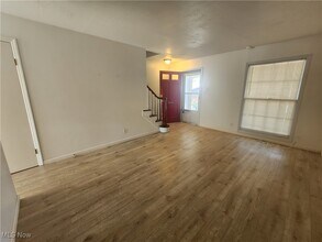 9 Trenton Square in Euclid, OH - Building Photo - Building Photo