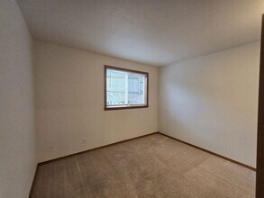 1214 SE Overlook Ave in Roseburg, OR - Building Photo - Building Photo