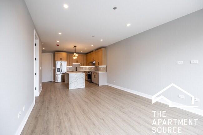 2354 W Polk St, Unit 302 in Chicago, IL - Building Photo - Building Photo