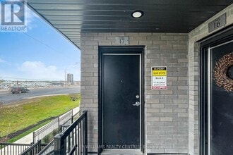 18 Lytham Grn Cir in Newmarket, ON - Building Photo - Building Photo