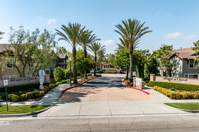 Alicante at Church in Rancho Cucamonga, CA - Foto de edificio - Building Photo