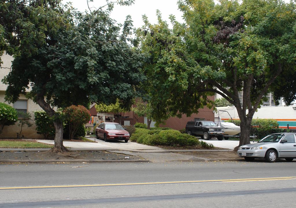 1019 Loring St in San Diego, CA - Building Photo