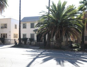 5520 Franklin Ave in Los Angeles, CA - Building Photo - Building Photo
