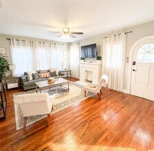 5110 Denton Dr in Dallas, TX - Building Photo - Building Photo