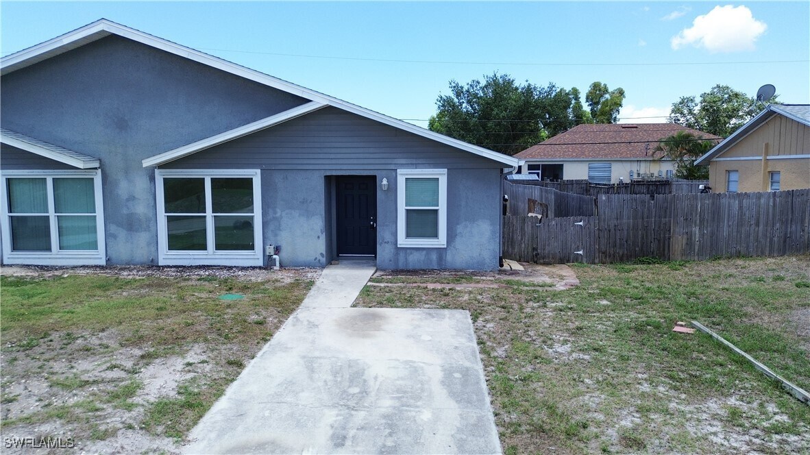17466 Ellie Dr in Ft. Myers, FL - Building Photo