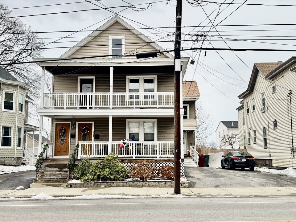328 Stevens St, Unit 2 in Lowell, MA - Foto de edificio