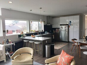 2418 NW 62nd St in Seattle, WA - Building Photo - Building Photo