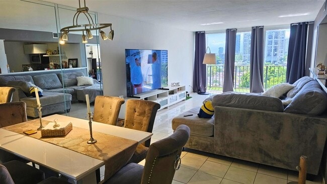 400 Leslie Dr, Unit 807 in Hallandale Beach, FL - Foto de edificio - Building Photo