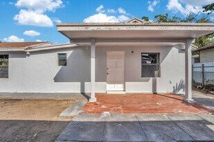 2428 NW 28th St in Miami, FL - Building Photo