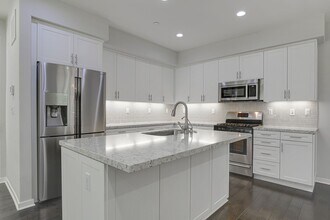 75 Evening Sun in Irvine, CA - Foto de edificio - Building Photo