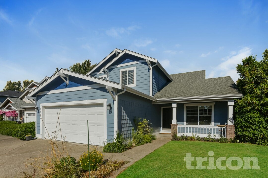 8724 133rd St Ct E in Puyallup, WA - Foto de edificio