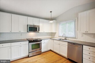 8206 Stone Trail Dr in Bethesda, MD - Building Photo - Building Photo