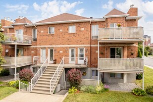 7108 Marie-Rollet Rue in Montréal, QC - Building Photo
