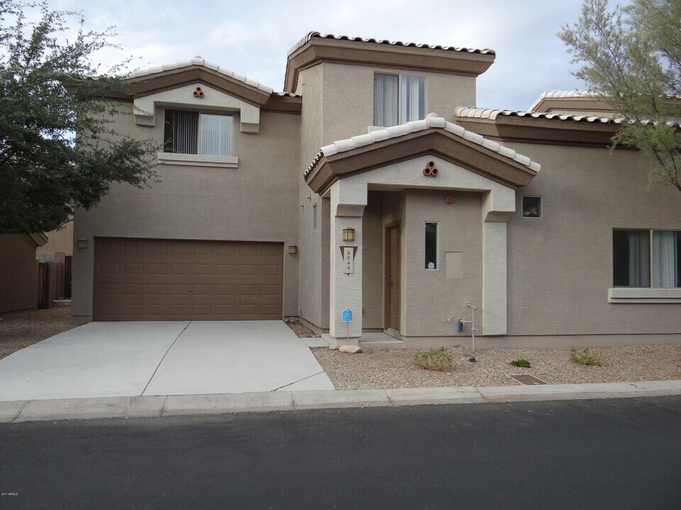 8044 W Beck Ln in Peoria, AZ - Building Photo