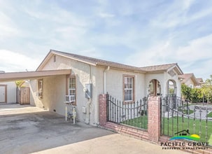 1659 Luxton St in Seaside, CA - Foto de edificio - Building Photo