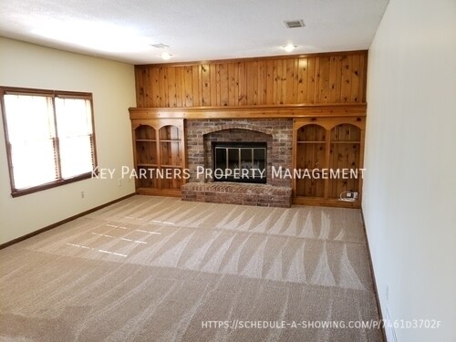 7717 W 112th St in Overland Park, KS - Building Photo - Building Photo