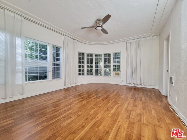 639 Cochran Ave in Los Angeles, CA - Building Photo - Building Photo