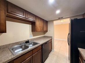 934 N Lake Destiny Rd in Altamonte Springs, FL - Building Photo - Building Photo