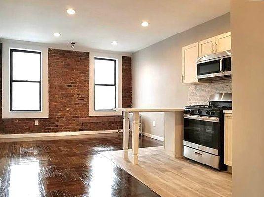 1072 Woodycrest Ave in Bronx, NY - Building Photo