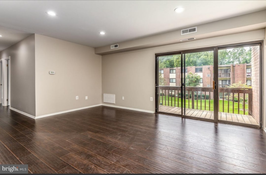 10723 West Dr, Unit 202 in Fairfax, VA - Foto de edificio