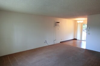 10 NE D St in Grants Pass, OR - Building Photo - Building Photo