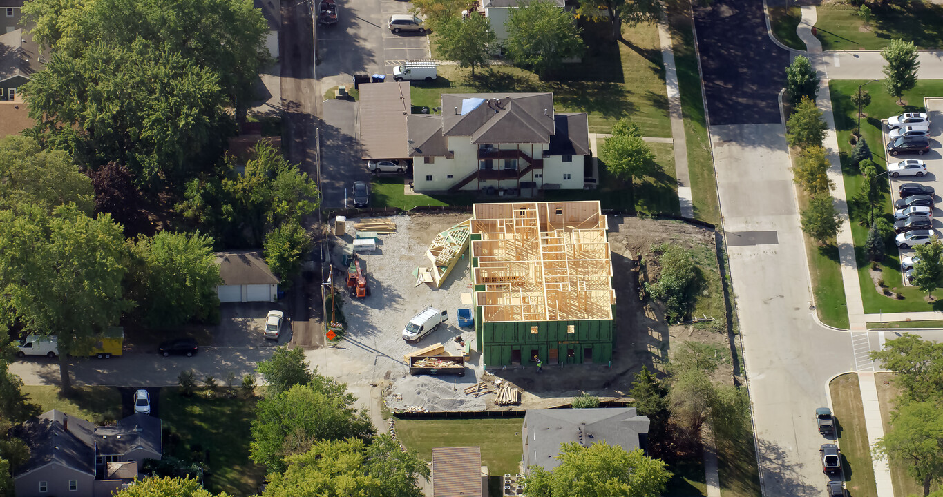 110 S 14th St in St. Charles, IL - Building Photo