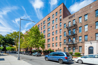 Harrison House in Brooklyn, NY - Foto de edificio - Building Photo