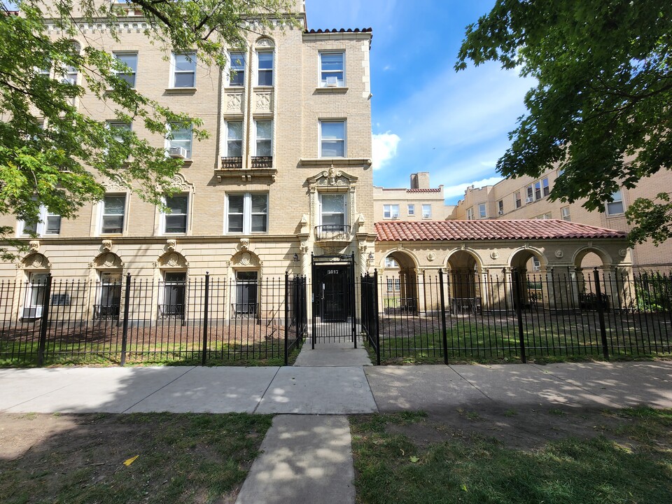 Wolcott Terrace in Chicago, IL - Building Photo