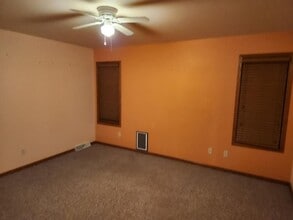 336 Woodridge Pl in Manitowoc, WI - Building Photo - Building Photo