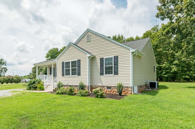 896 Possum Island Rd in Madison Heights, VA - Building Photo - Building Photo