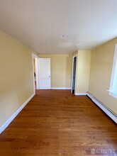 14 Cypress St-Unit -2 in Carteret, NJ - Foto de edificio - Building Photo