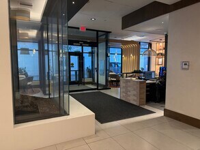 925 N Fairfax St, Unit 806 in Alexandria, VA - Foto de edificio - Building Photo