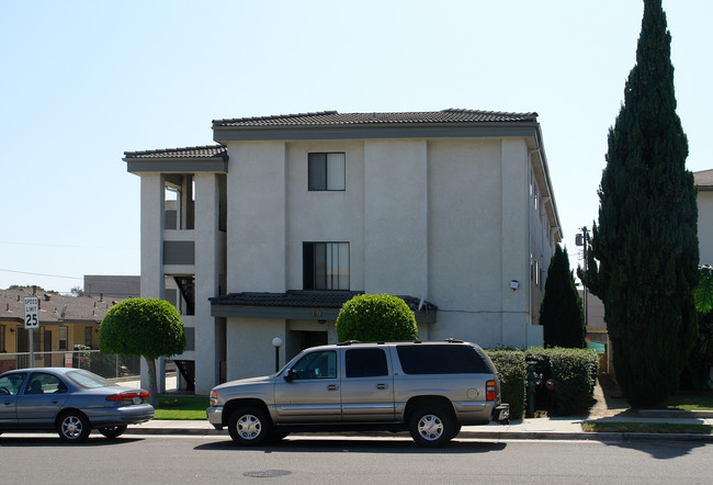 19 College Dr in Ventura, CA - Foto de edificio - Building Photo