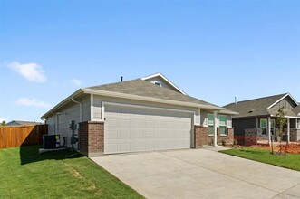 11333 Rodeo Dr in Providence Village, TX - Foto de edificio - Building Photo