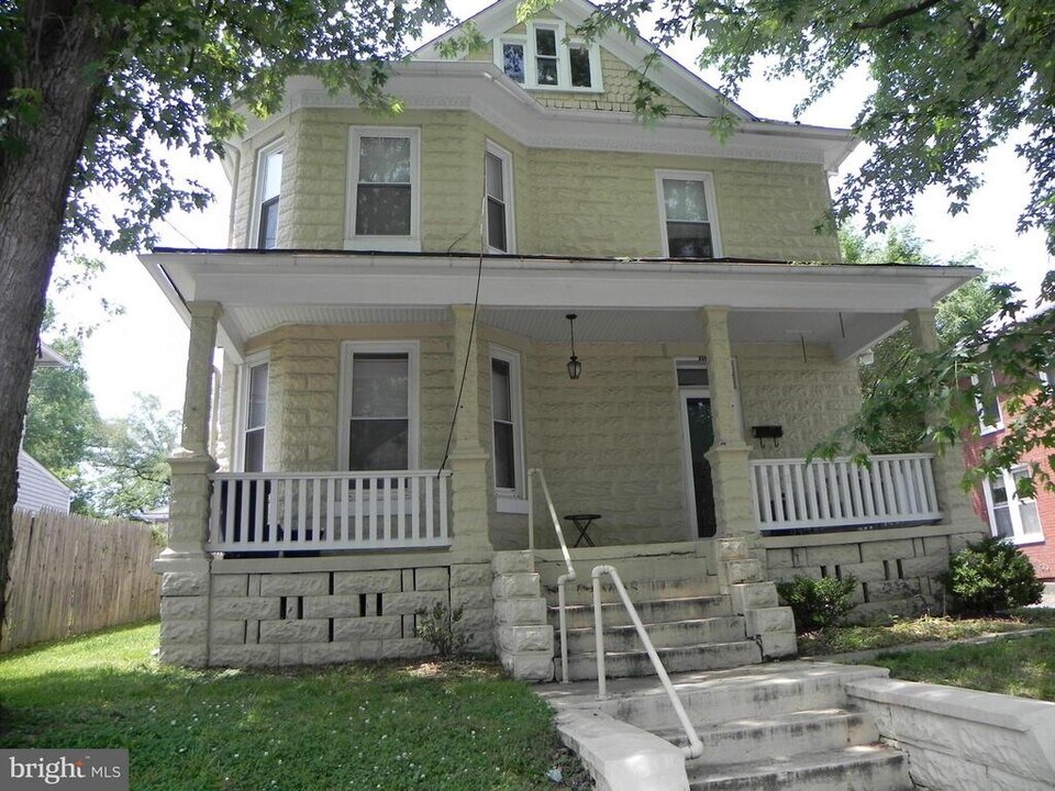 553 -1/2 N Loudoun St in Winchester, VA - Building Photo
