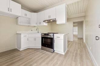 Torrance 44 in Torrance, CA - Foto de edificio - Building Photo