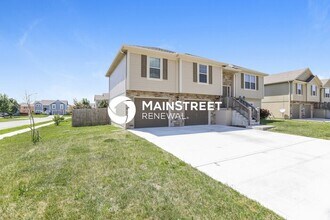 592 S Walnut St in Gardner, KS - Building Photo - Building Photo