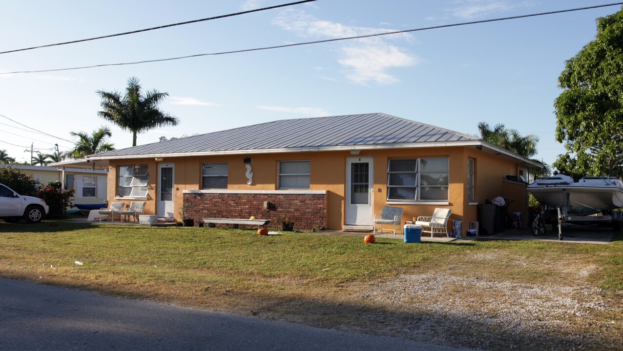 11479 Island Ave in Matlacha, FL - Building Photo