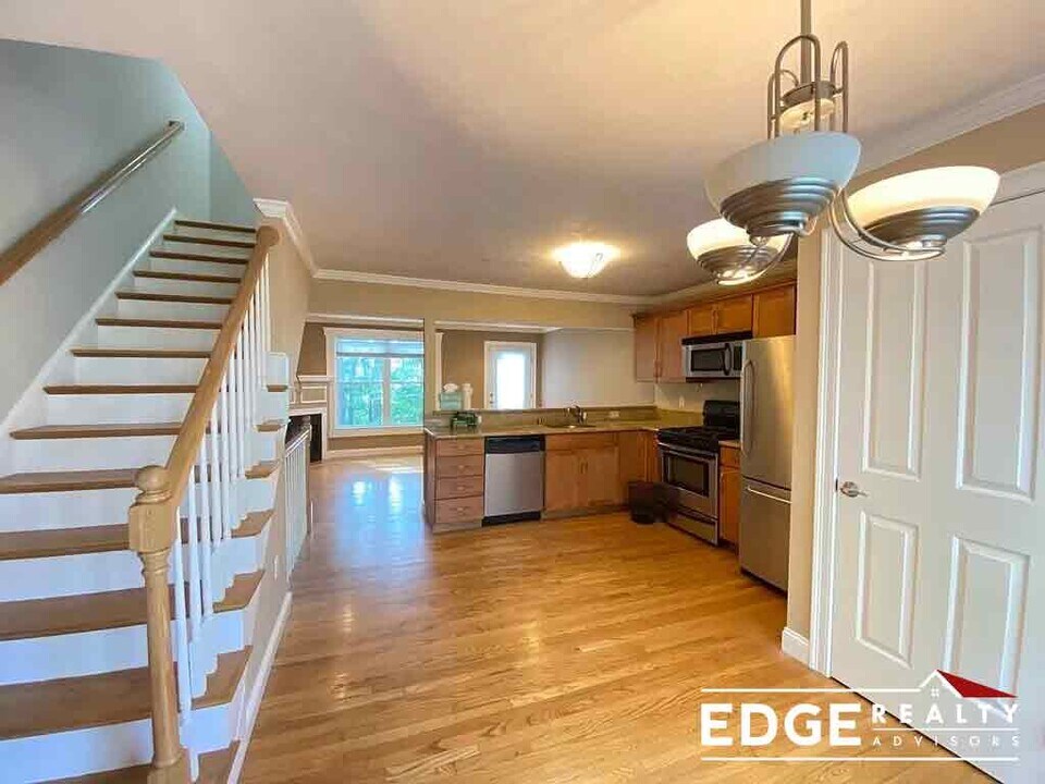 18 Middle St in Waltham, MA - Building Photo