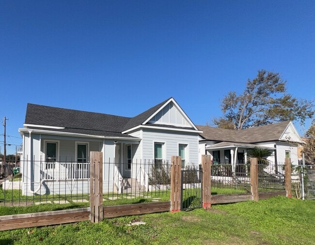 property at 401 Walton St