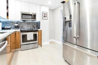 2821 N Miami Beach Blvd in North Miami Beach, FL - Building Photo - Building Photo