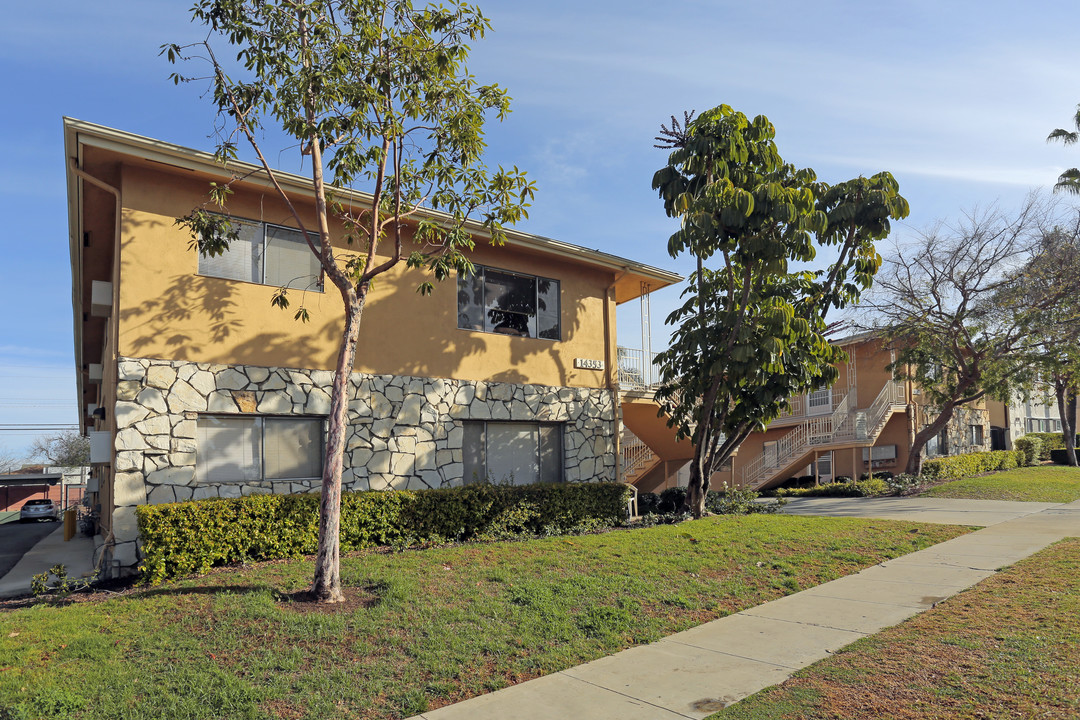 14353-14357 Rosecrans Ave in La Mirada, CA - Building Photo