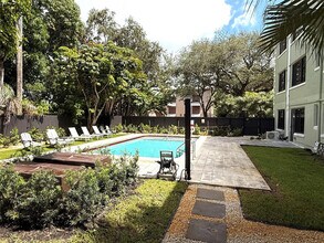 2000 Jefferson St-Unit -18 in Hollywood, FL - Building Photo - Building Photo