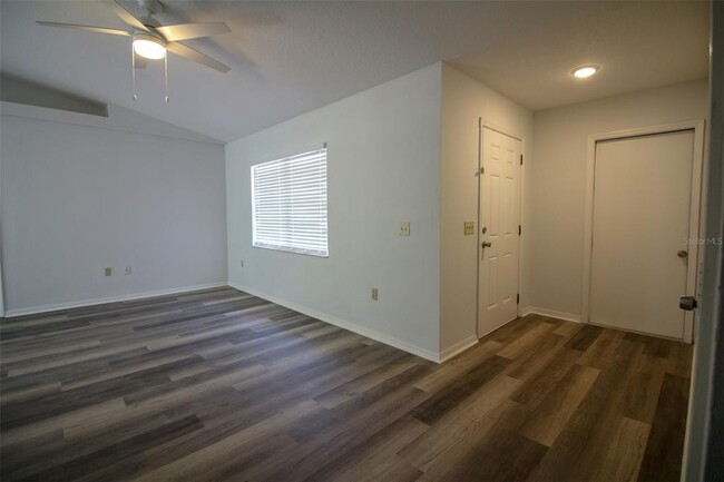 249 Glenridge Loop N in Lakeland, FL - Building Photo - Building Photo