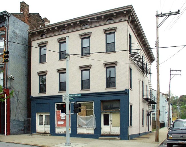 2900-2902 Colerain Ave in Cincinnati, OH - Building Photo - Building Photo