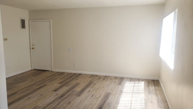 6636 Tujunga Ave in Los Angeles, CA - Foto de edificio - Building Photo