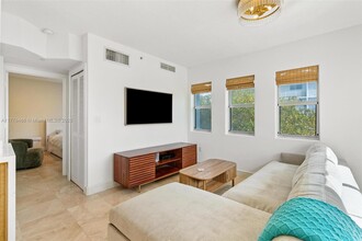 1040 10th St in Miami Beach, FL - Building Photo - Building Photo