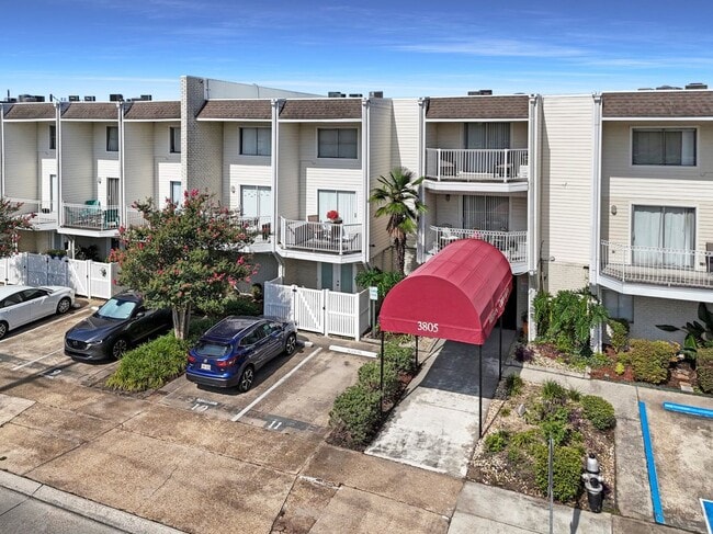 property at 3805 Houma Blvd
